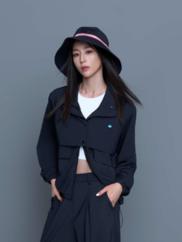  口袋造型立领连帽外套